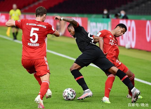 韩国逆转勒沃库森，莱万统治全场