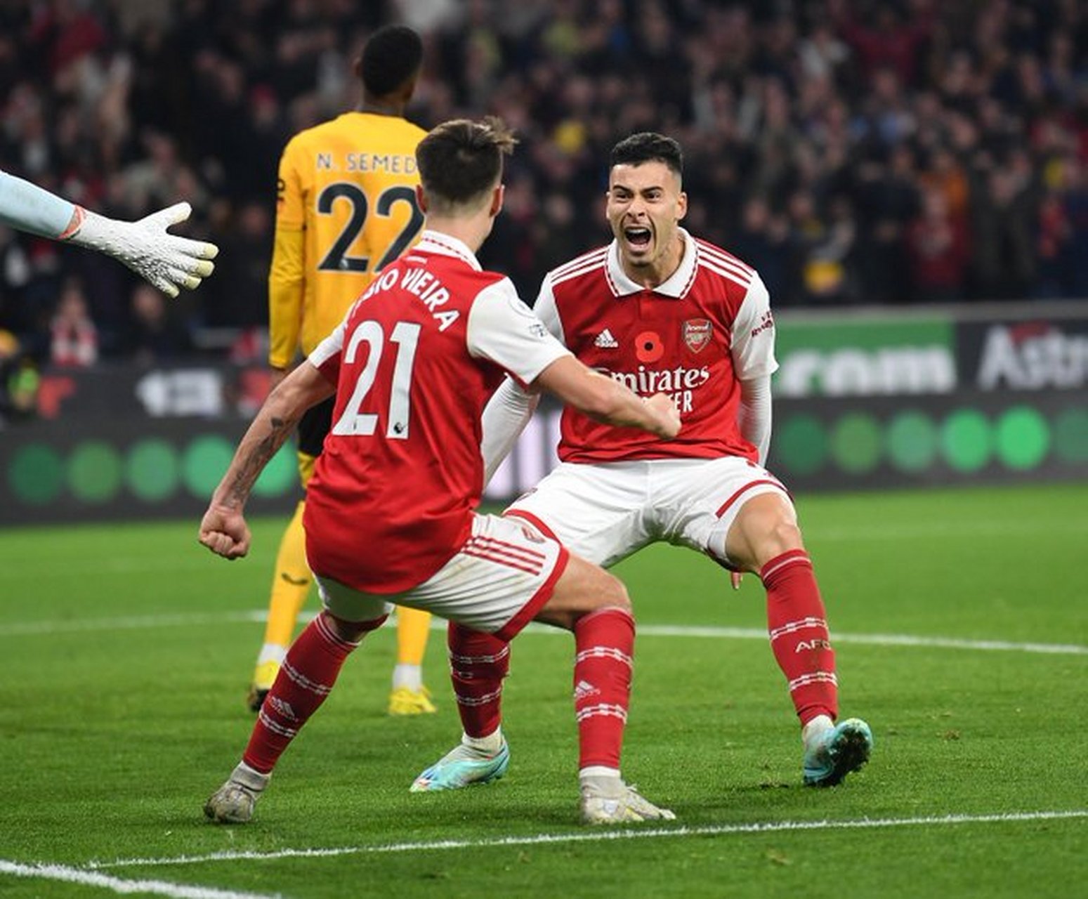 英格兰横扫曼联,马丁内利惊艳四座 英格兰横扫曼联,马丁内利惊艳四座