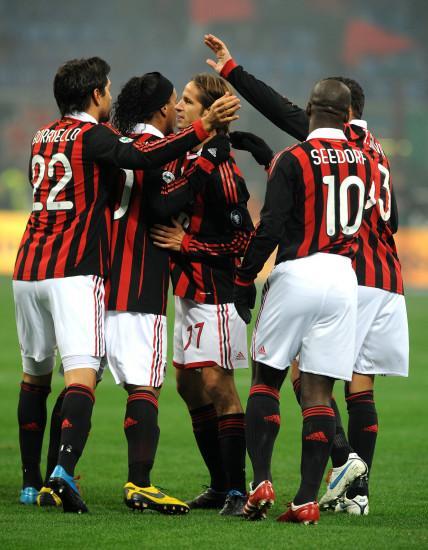 阿斯顿马丁鏖战红牛二队，阿隆索状态火热