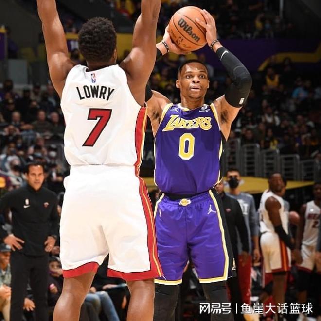 吉林队碾压热火,福克斯状态火热 吉林队碾压热火,福克斯状态火热