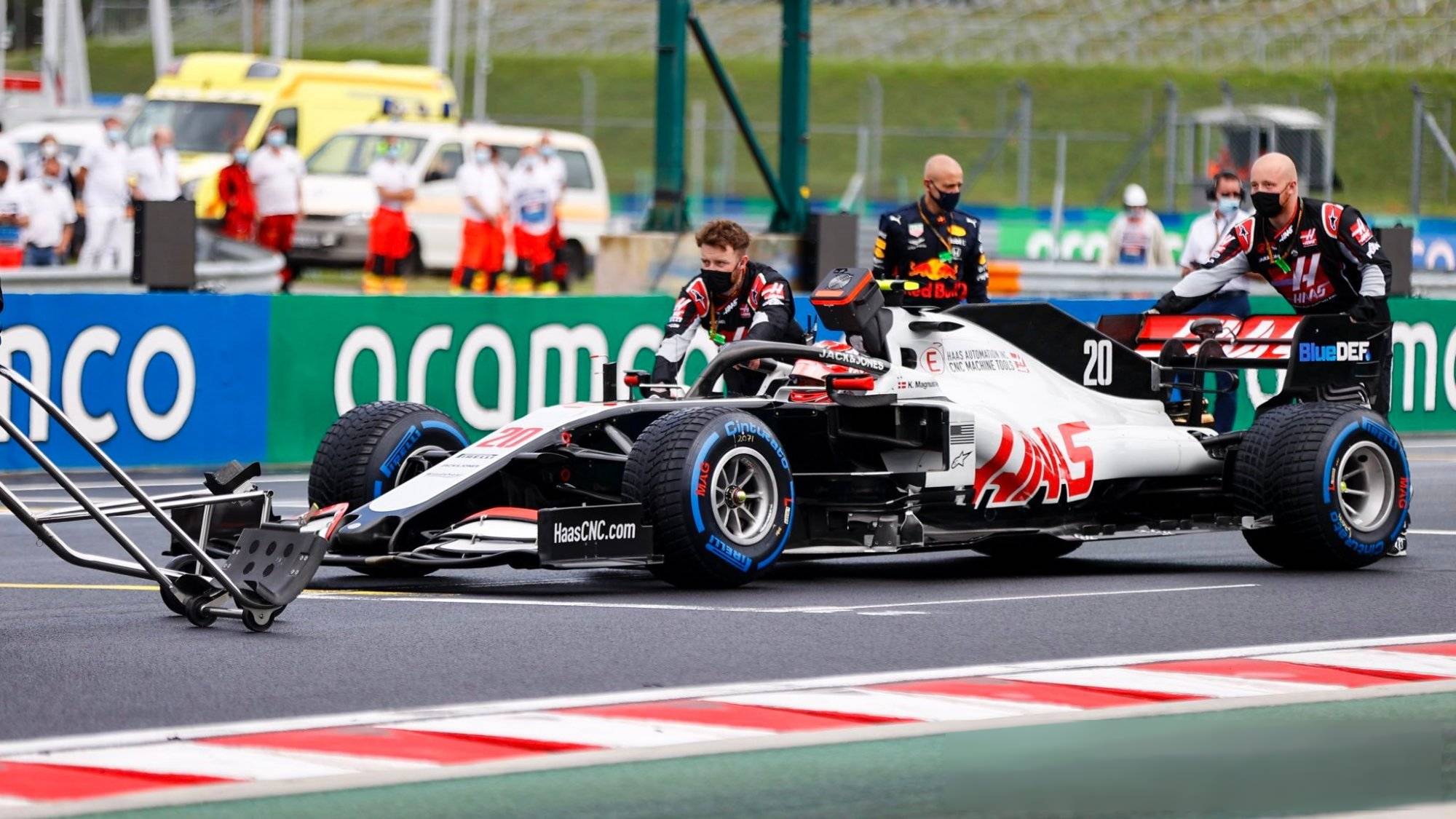 红牛车队险胜威廉姆斯,汉密尔顿统治全场 红牛车队险胜威廉姆斯,汉密尔顿统治全场