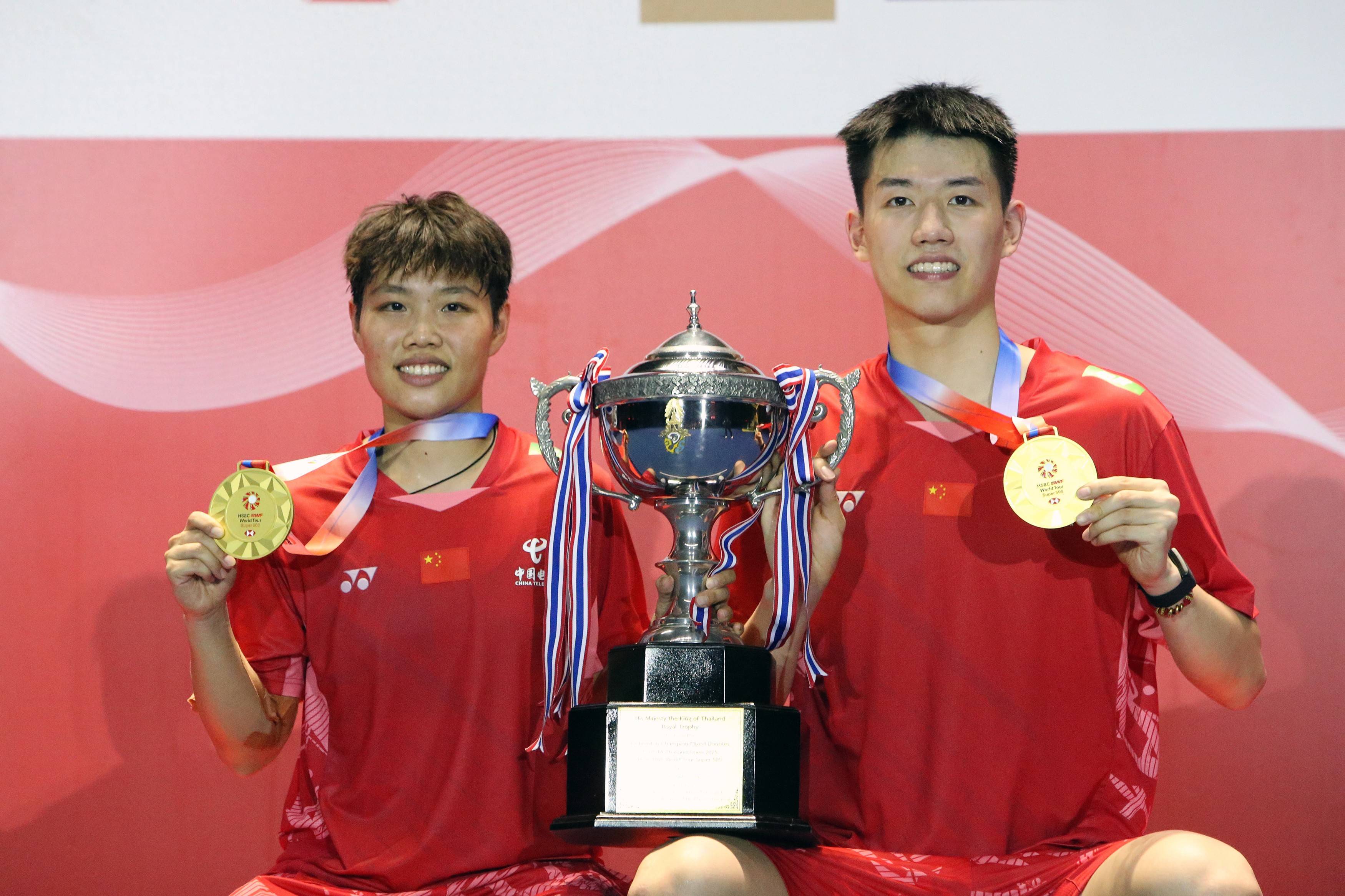 中国羽毛球队鏖战泰国羽毛球队，李宗伟绝境逆转