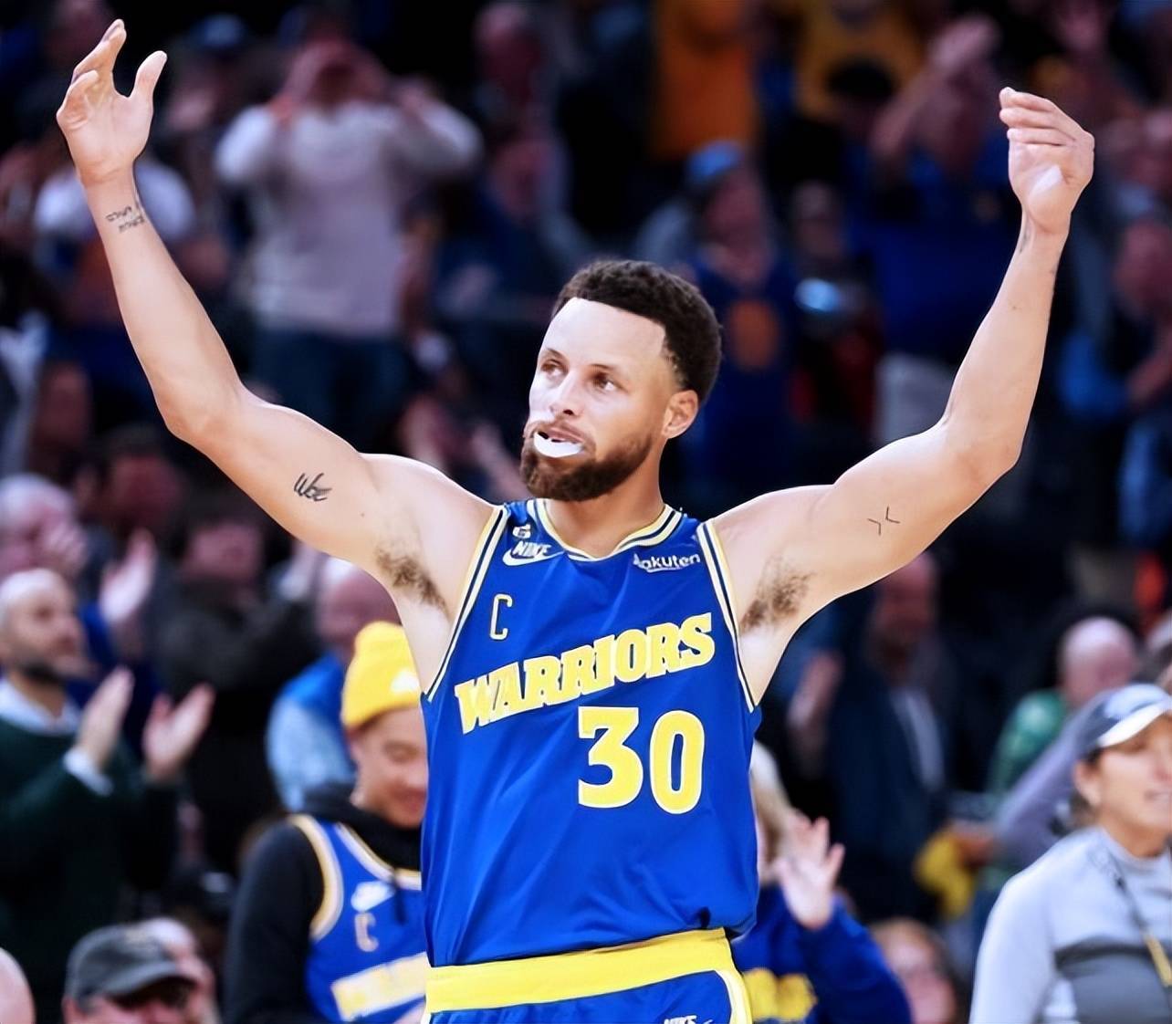 南韩男篮险胜意大利男篮，萨姆·米切尔制霸全场