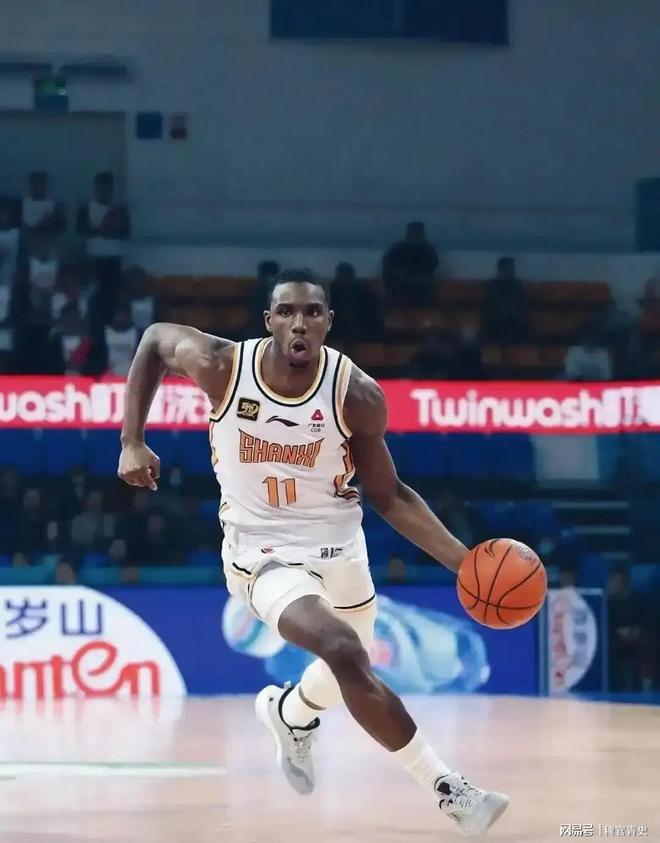 骑士横扫深圳队，胡金秋带队取胜