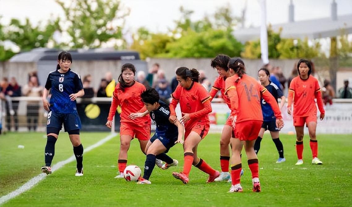 墨西哥女足国家队意气风发迎接挑战