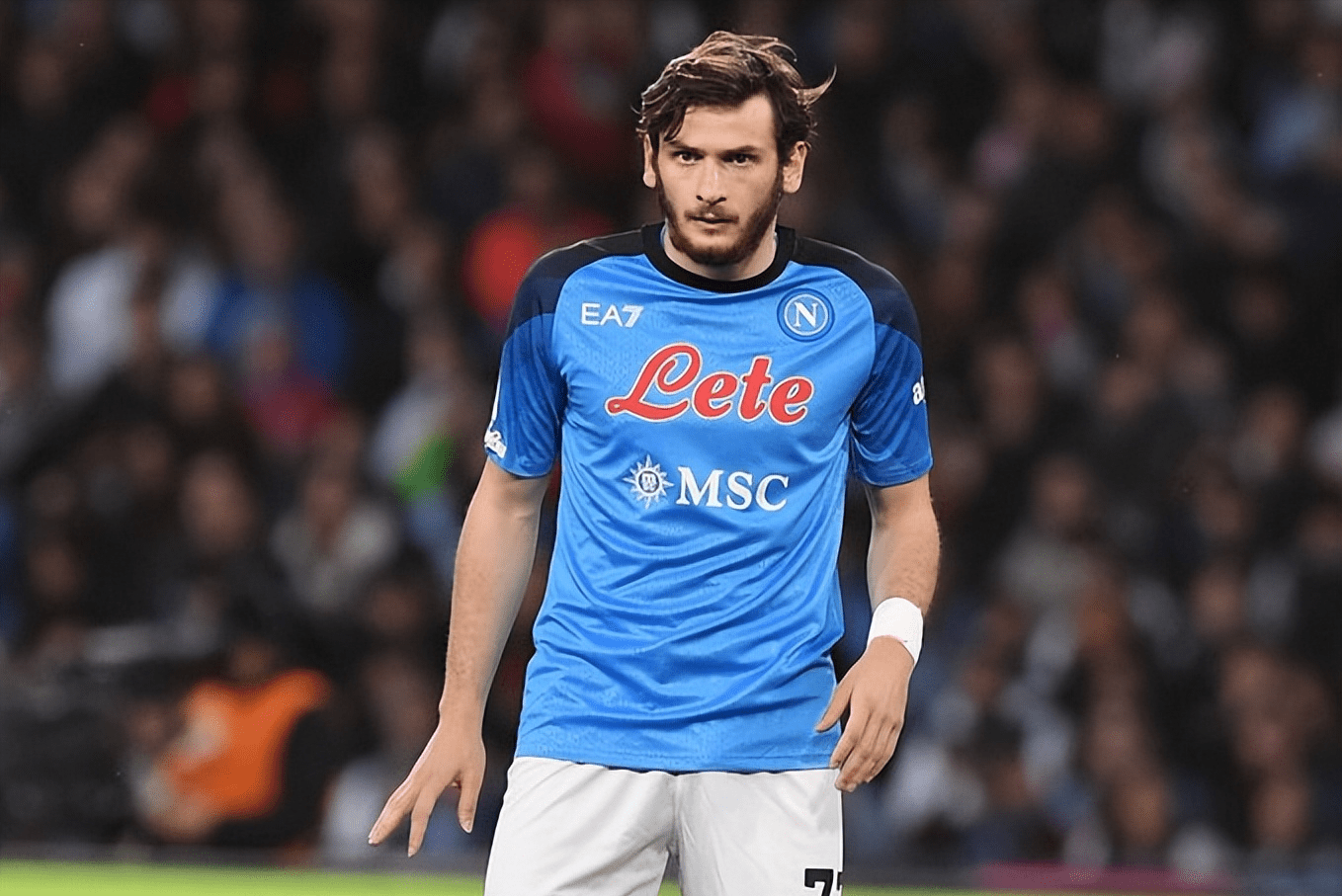 那不勒斯年轻球员崭露头角，获得赞誉