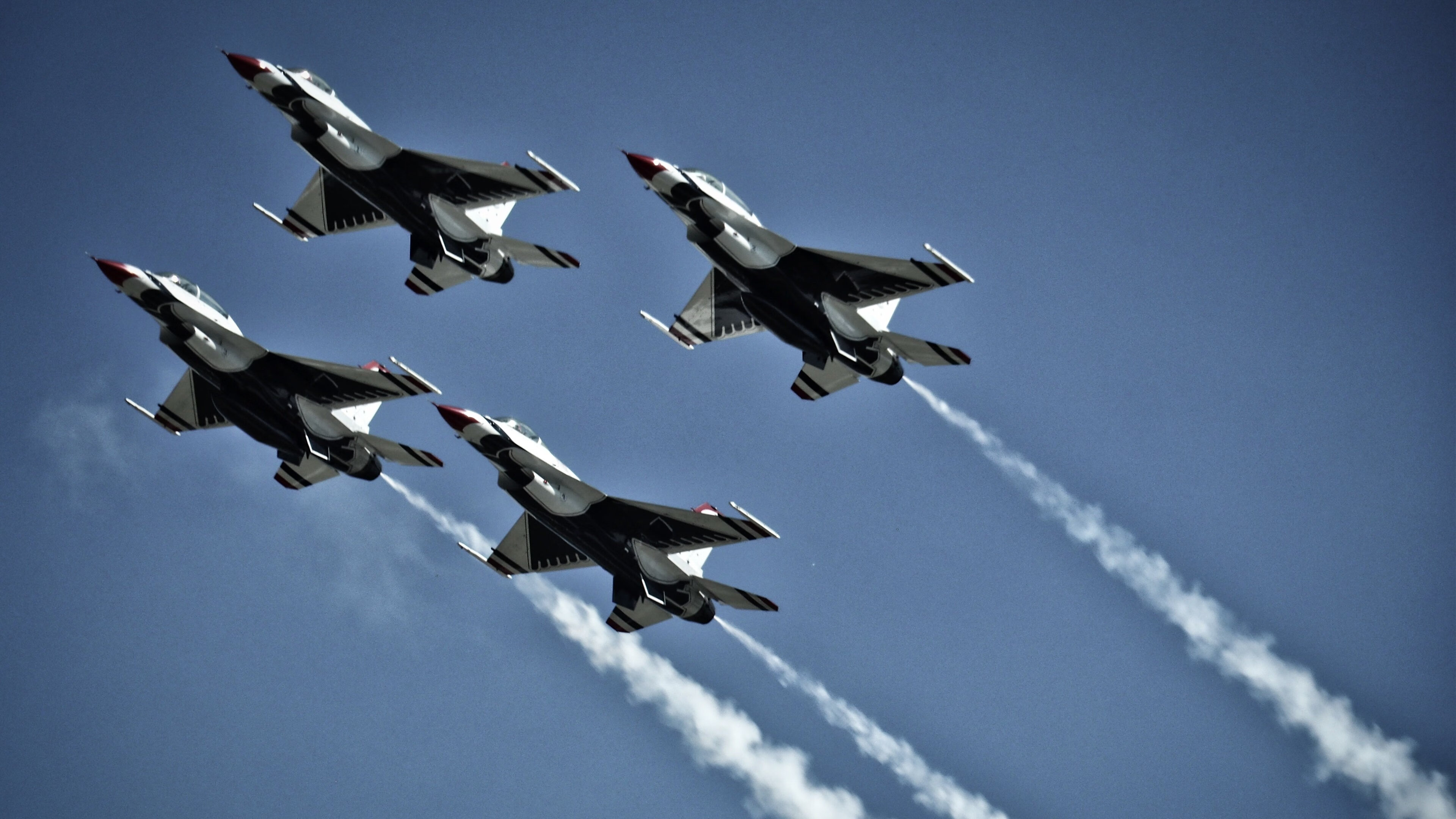 冰火对决，辽宁封锁篮网，库里在年度焦点战接管比赛