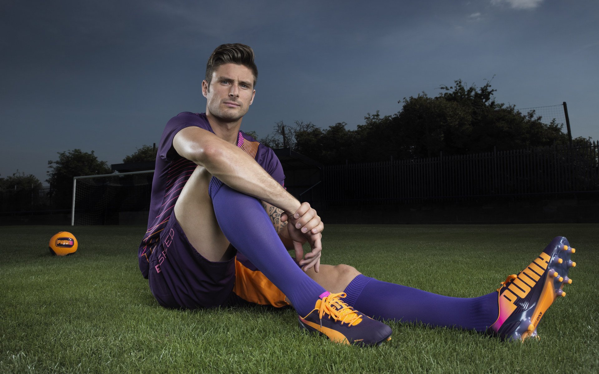 当高地风暴席卷文艺复兴之城,格列兹曼在F1街道赛的非典型接管