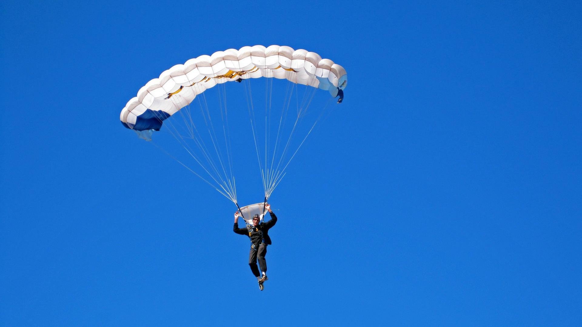 赛道上的权力更迭,威廉姆斯绝地反击,诺里斯上演统治级表演